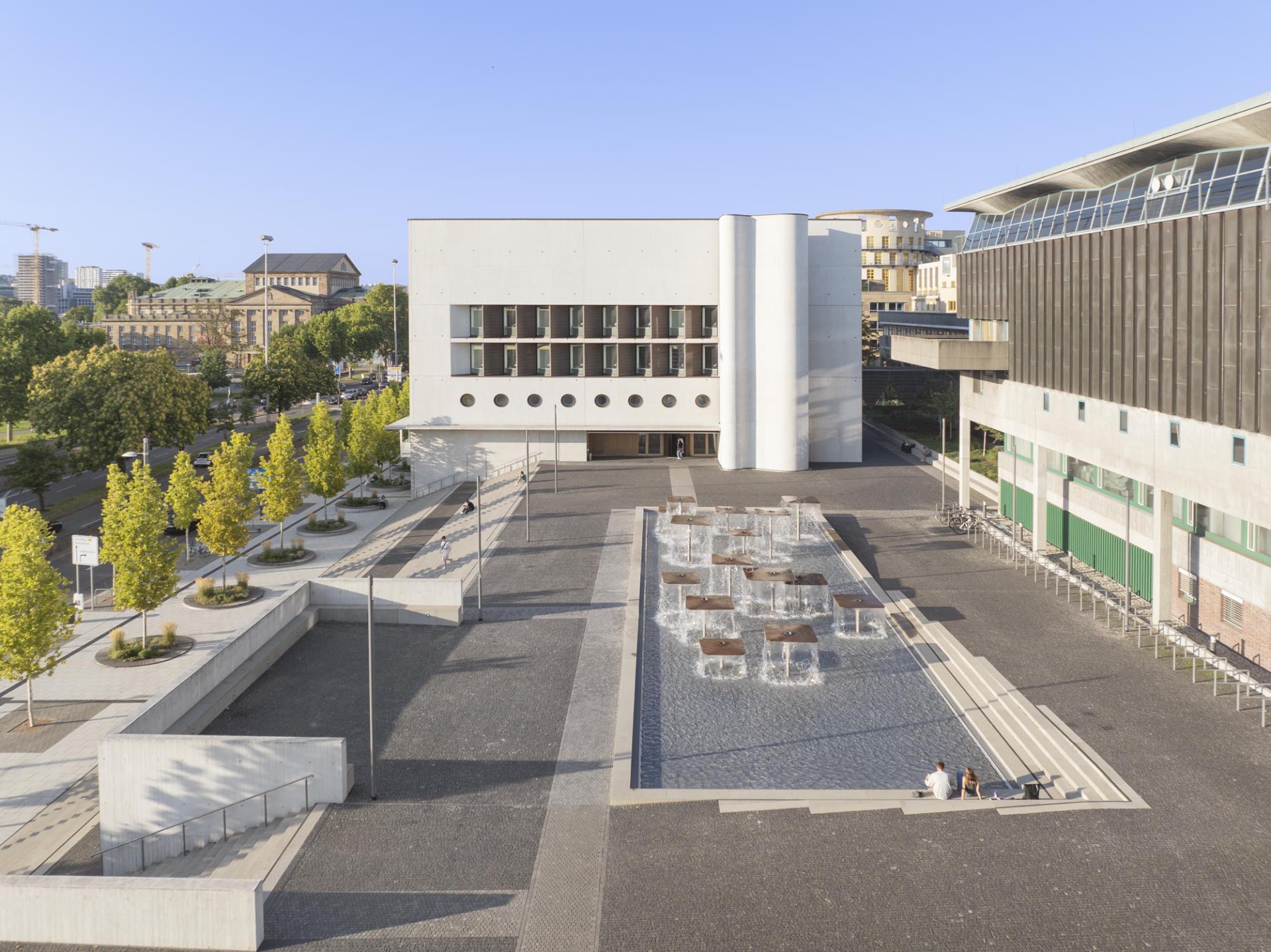 Forecourt Württembergische Landesbibliothek - Boulevard, open Staircase und Space around Fitz-Faller-Fountain
