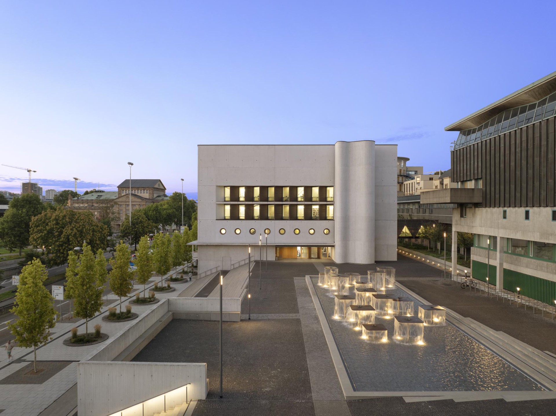 Forecourt Württembergische Landesbibliothek - Boulevard, open Staircase und Space around Fitz-Faller-Fountain